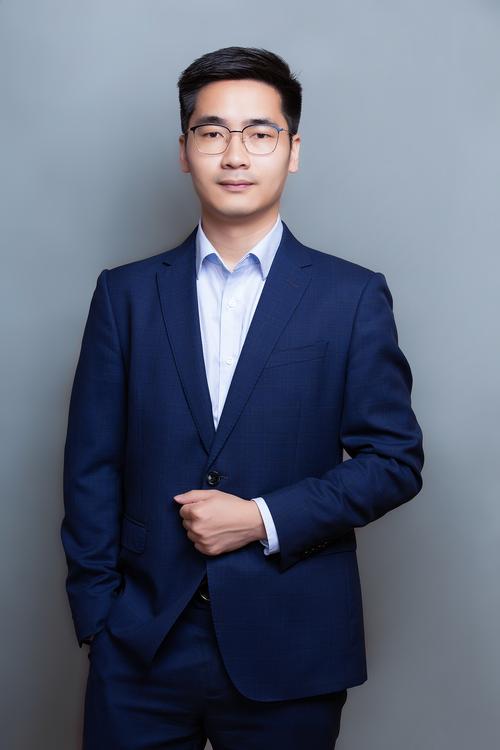 岳赣暖 UI/UX设计总监
